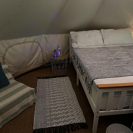 Spacious Bell Tent At Herigerbi Park Lincolnshire Villa Grantham Bagian luar foto