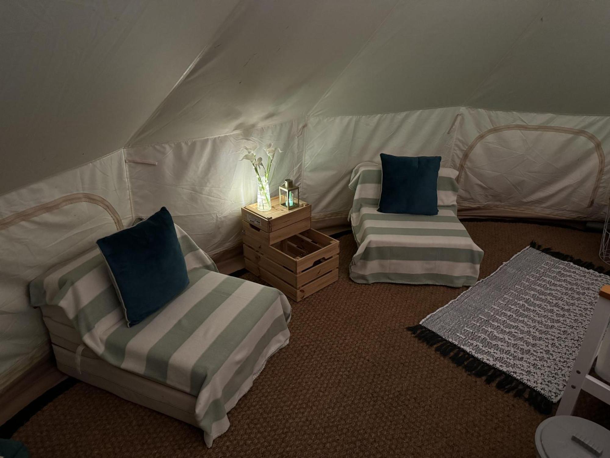 Spacious Bell Tent At Herigerbi Park Lincolnshire Villa Grantham Bagian luar foto