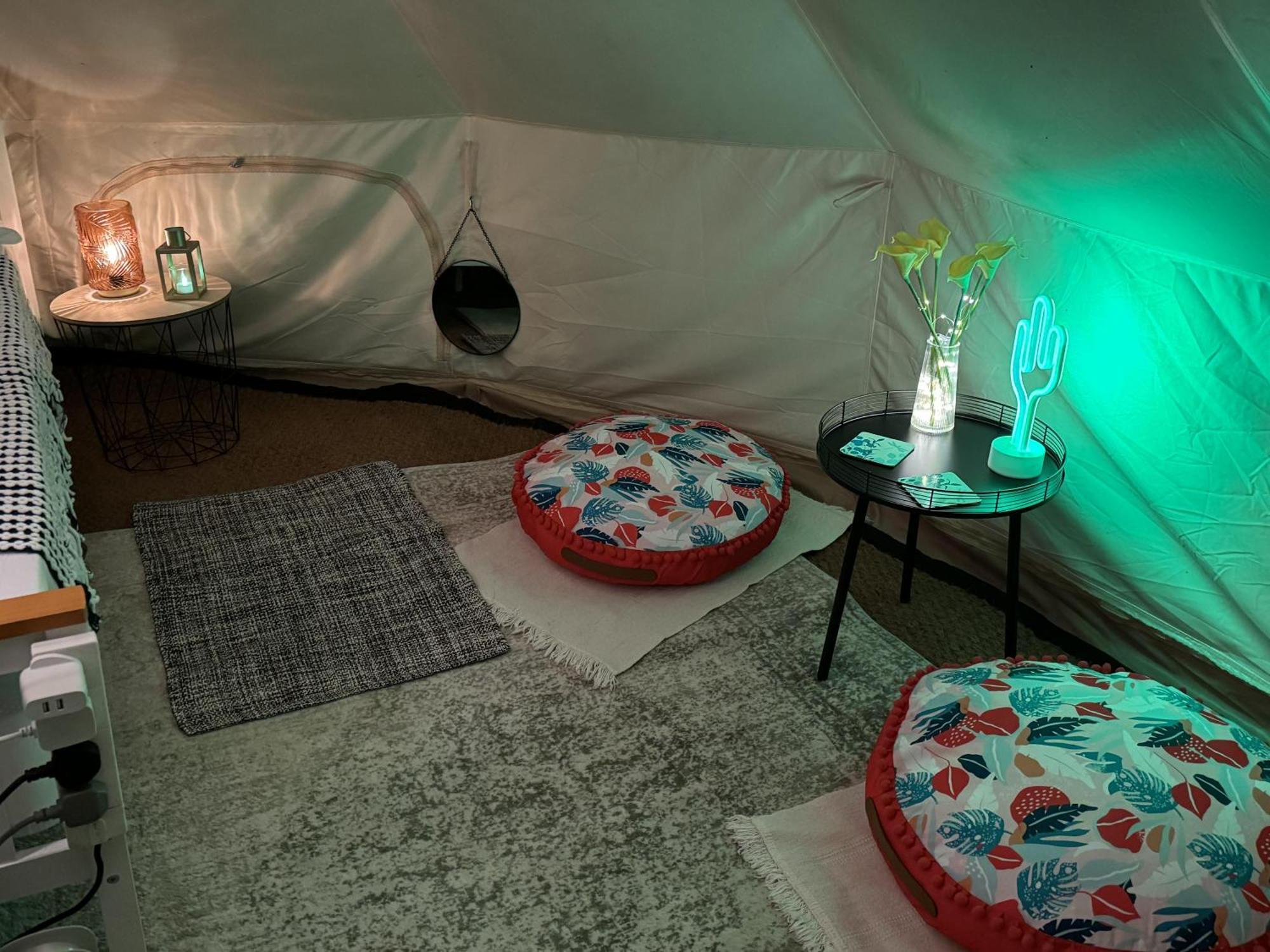 Spacious Bell Tent At Herigerbi Park Lincolnshire Villa Grantham Bagian luar foto